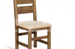 Стол от буково дърво с тапицирана седалка и облегалка с декоративни отвори.