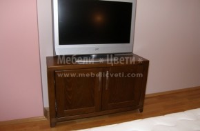 Шкаф за телевизор в спалнята по поръчка от парен буков масив