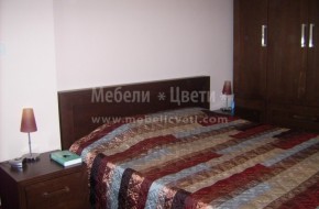 Обзавеждане за спалня с мебели от масив. Цена на леглото при размер на матрака 164/190 е 850лв.Гардероб цена 3025лв.