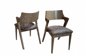 Стол Лотос от бук-82 EUR > <br />
За дамаска в бежав и кафяв цвят.> <br />
Стол от бук с тапицирана седалка и облегалка от буков шперплат.